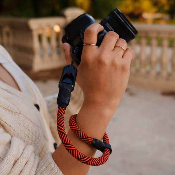Red/Black Y Pattern Adjustable Camera Wrist Strap Peak Design Anchor Handcrafted - Picture 3 of 8